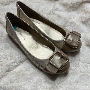 Bandolino Gold Buckle Ballet Flats size 8 NWOT